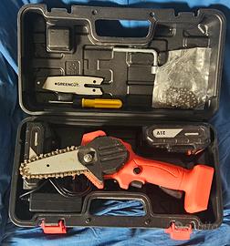 MINI MOTOSEGA A BATTERIA GREENCUT GSM210L