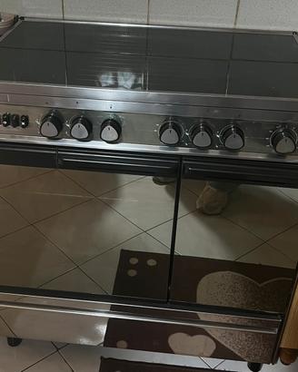 Cucina in acciaio inox a gas con forno elettrico