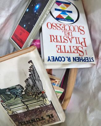 libri e riviste di vario genere 