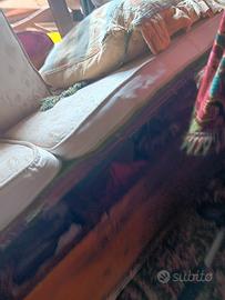 cassapanca con cuscini 