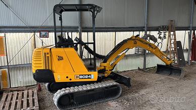 Escavatore jcb 24 qli