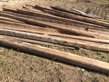 Travi in legno lavorati a mano