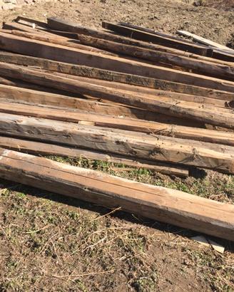 Travi in legno lavorati a mano