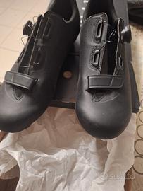 Scarpe  Fizik Tempo Overcurve+ Pedali Shimano R540