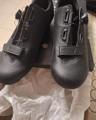 Scarpe  Fizik Tempo Overcurve+ Pedali Shimano R540