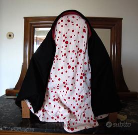 Cappetta nera del costume sardo di Osilo