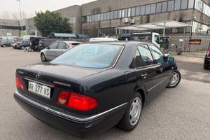 MERCEDES E200 KOMPRESOR BENZINA-GPL 92.000KM STORI