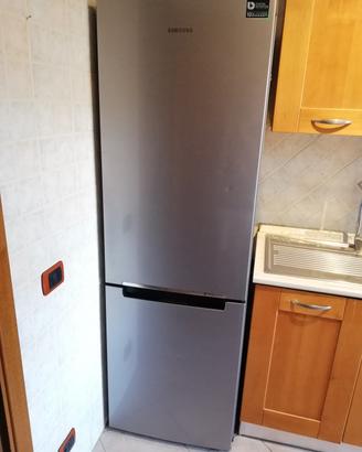 Frigo SAMSUNG Libera installazione 339 L