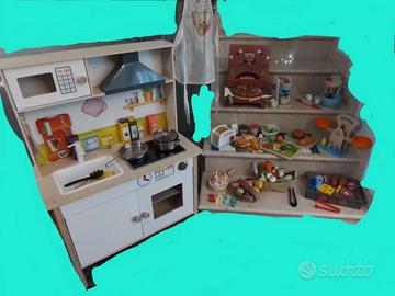 Cucina giocattolo in legno con accessori