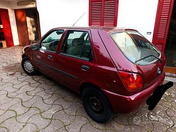 Ford Fiesta del 1999 con  116000 Km