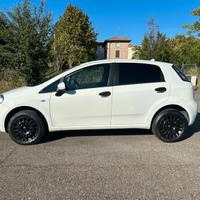 FIAT GRANDE PUNTO 4000€