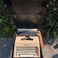Macchina da scrivere olivetti 35