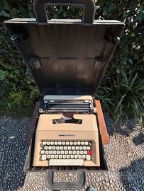 Macchina da scrivere olivetti 35