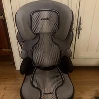 Seggiolino auto grigio