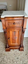 comodino antico in legno 