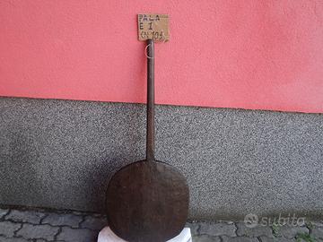 Pala da forno depoca rotonda in legno di bosco