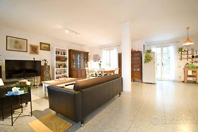 Villa a schiera con cortile