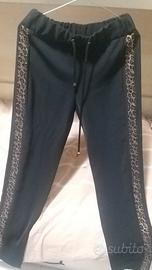 pantalone modello tuta 