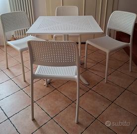 set   tavolo e 4 sedie da esterni/ giardino