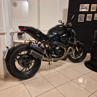 Ducati Monster 1200R 