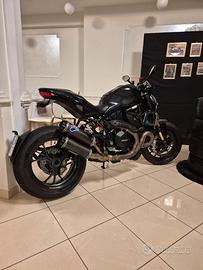 Ducati Monster 1200R 