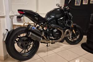 Ducati Monster 1200R 