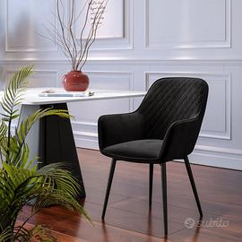 Poltroncina con braccioli in velluto nero