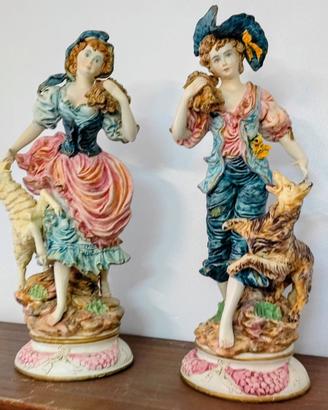Coppia di statue in porcellana di Capodimonte.