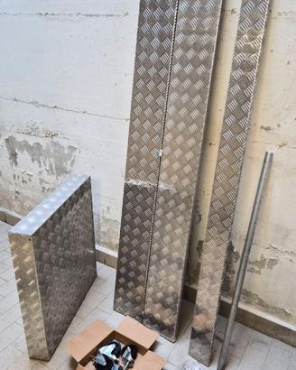 Piastre e pedana in alluminio mandorlato