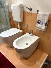 Bidet in ceramica bianca nuovo