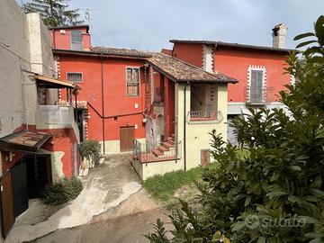 Marruci. Casa rurale in corte aggregato antico