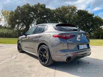 Veloce 2.2 Q4 AT8 210 CV