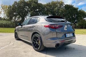 Veloce 2.2 Q4 AT8 210 CV