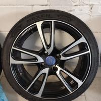 Cerchi in lega da 17" con gomme estive 