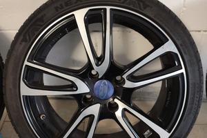 Cerchi in lega da 17" con gomme estive 
