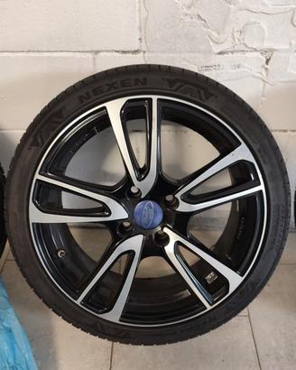 Cerchi in lega da 17" con gomme estive 
