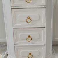 Mobiletto bianco (legno di noce)