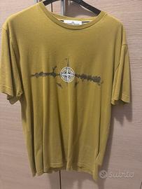 T-shirt stone island