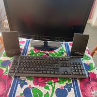 Gruppo monitor-tastiera-casse audio