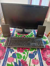 Gruppo monitor-tastiera-casse audio