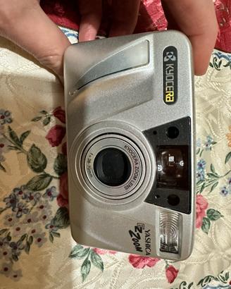 Macchina fotografica Kyocera Yashica