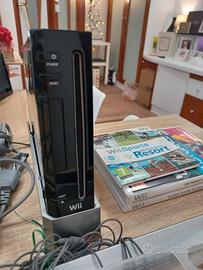 wii con 2 joystick chitarra e 3 giochi