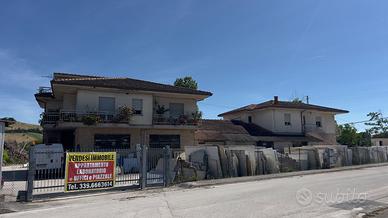 Appartamento,ufficio,capannone e spiazzale