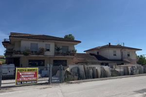 Appartamento,ufficio,capannone e spiazzale