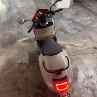 VESPA NEW GTS 300 HPE SUPER SPORT