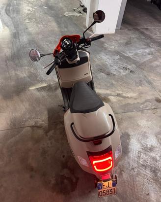 VESPA NEW GTS 300 HPE SUPER SPORT