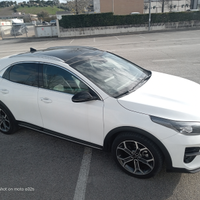 Kia xceed tdiesel automatico garanzia 2028