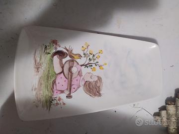 Piatto di porcellana dipinto a mano