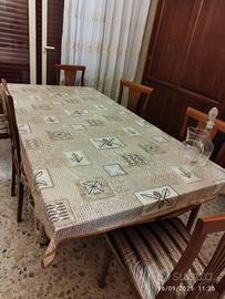 tavolo di legno con 6 sedie