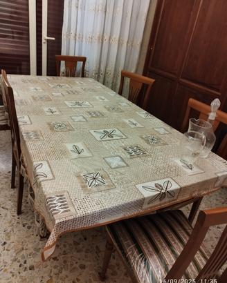 tavolo di legno con 6 sedie
